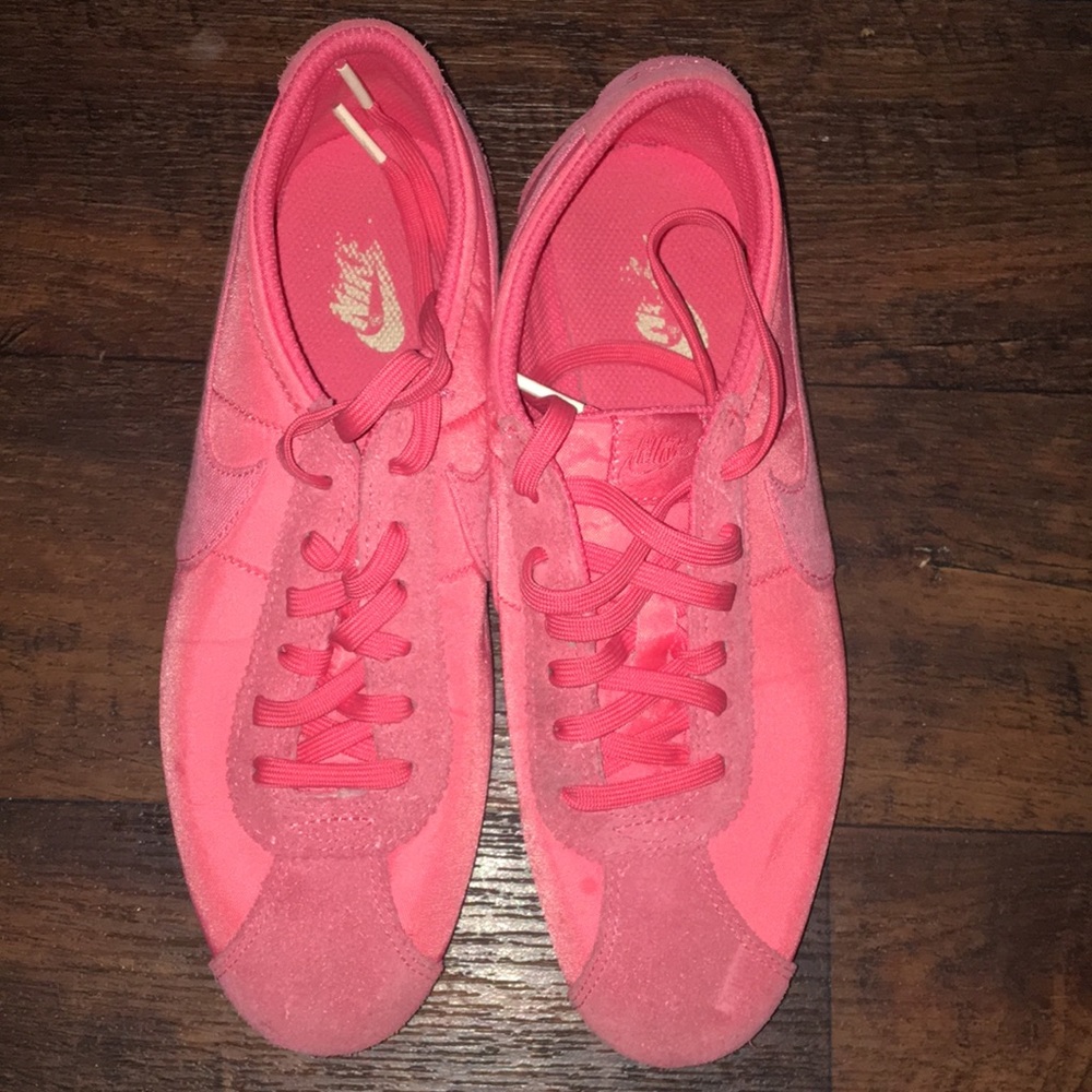 pink nike shoes